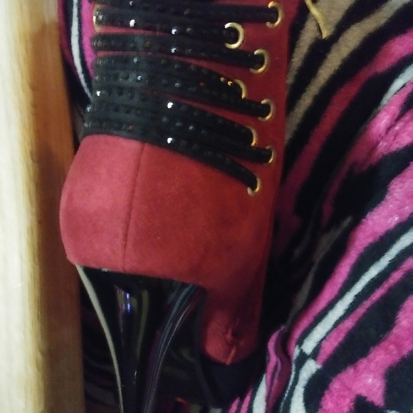 New Luichiny Burgundy Bryn Heels. - Picture 5 of 6